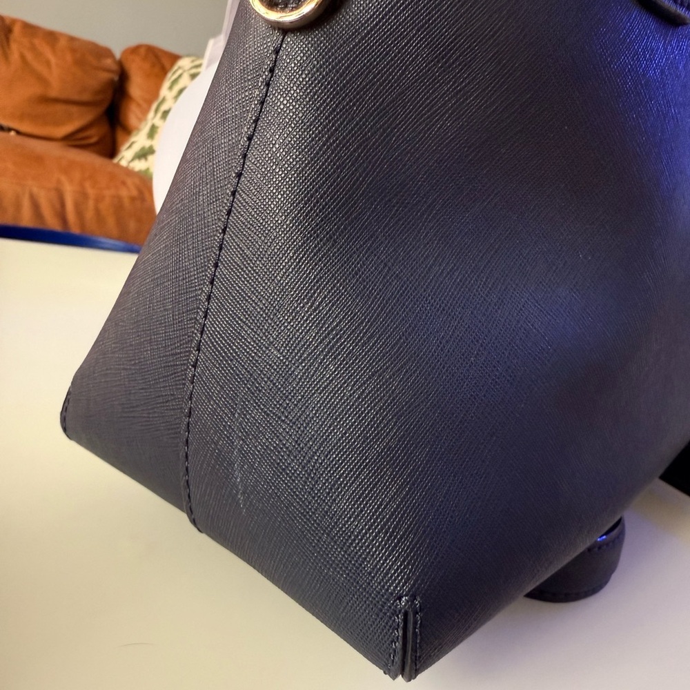 SOLD Kate Spade ♠️ Navy blue purse - Picture 13 of 15